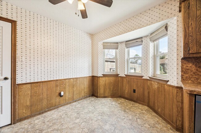 Building Photo - 1807 Parkcrest St