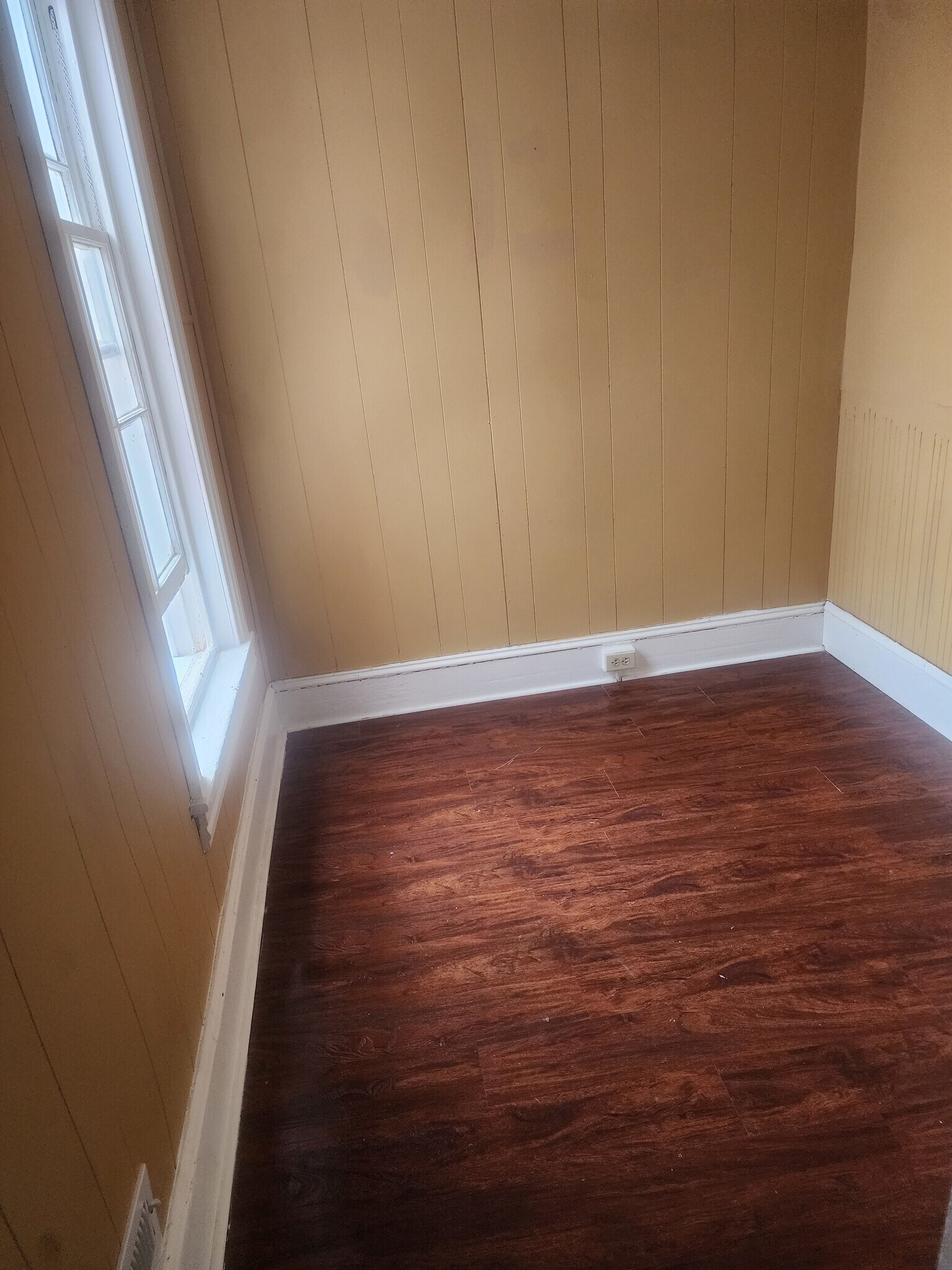 Building Photo - 40 Maple St