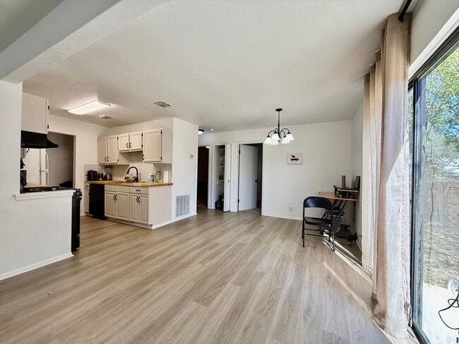 Building Photo - Move-In Ready! Stunningly Remodeled 2-Bedr...