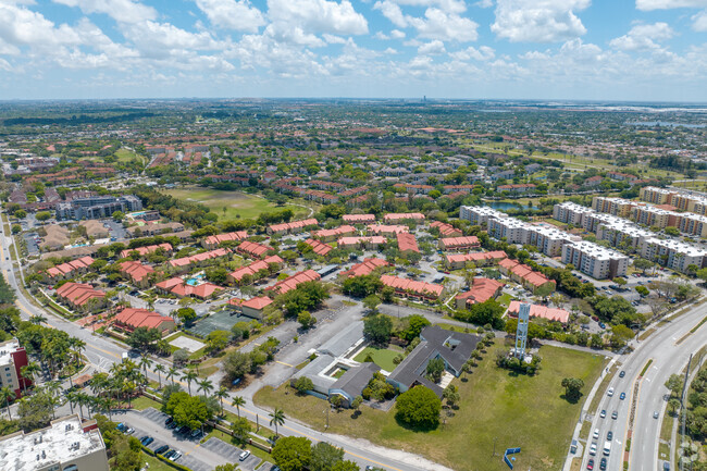 Building Photo - Venetian Gardens at Country Club of Miami