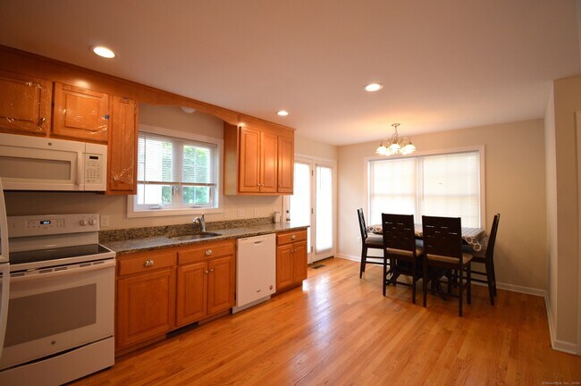 Building Photo - 173 Saybrook Rd