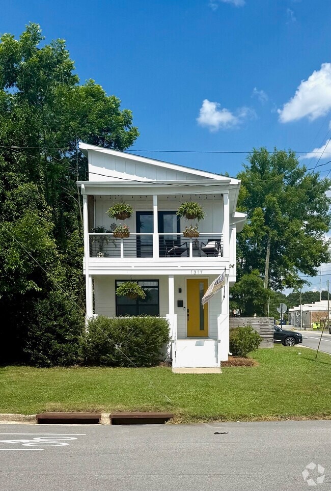 Building Photo - 1317 S Person St