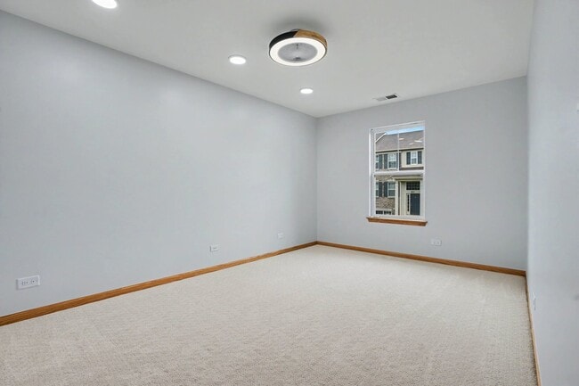 Building Photo - 937 Emerald Dr
