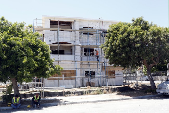 Building Photo - Walnut Street Apartments