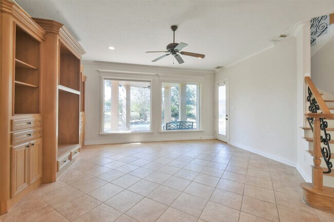 Building Photo - 8114 Hideaway Lake Cir
