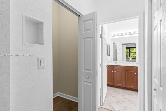 Building Photo - 3560 W 88th St