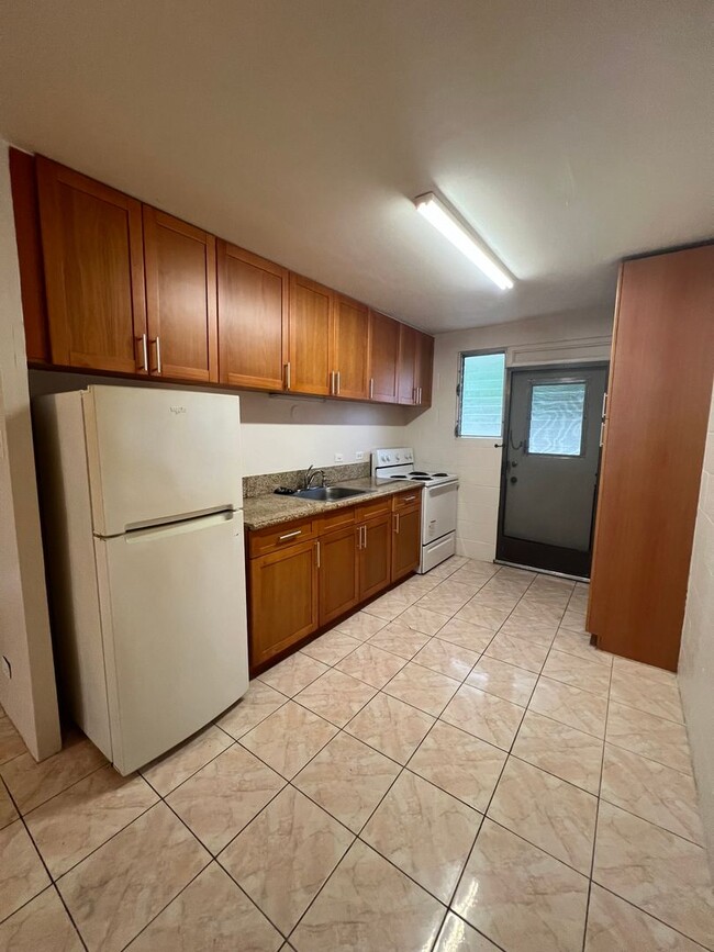 Primary Photo - 2 bedroom, 1 bath, 1 parking in Makiki!