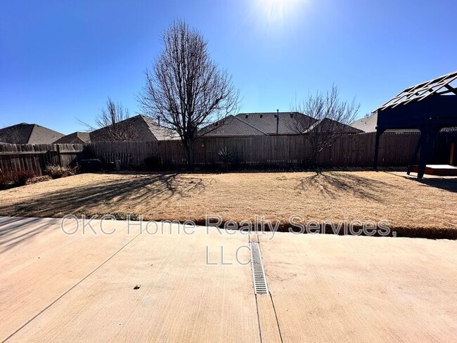 Building Photo - 13204 SW 2nd Terrace