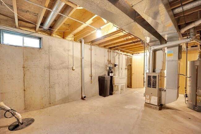 Building Photo - 390 Madeline Trail
