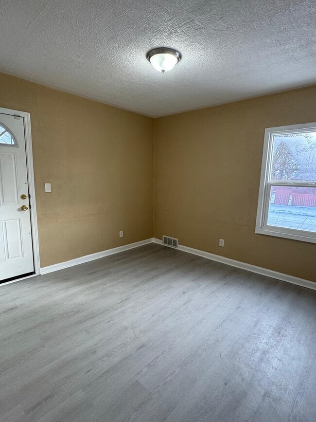 Building Photo - 9400 Lakepointe St