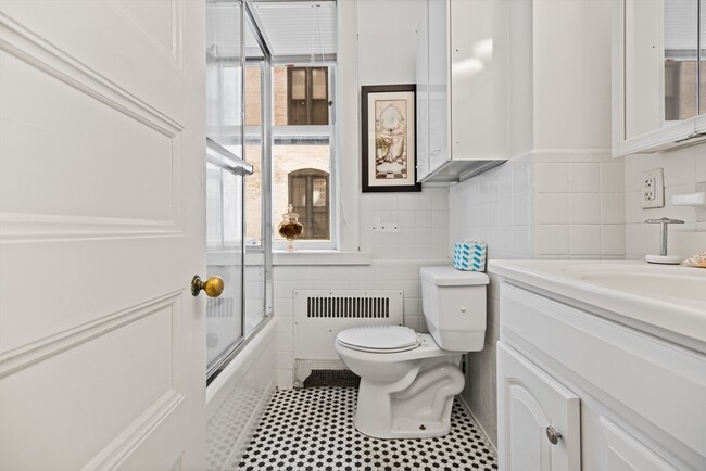 Building Photo - 21 Beacon St