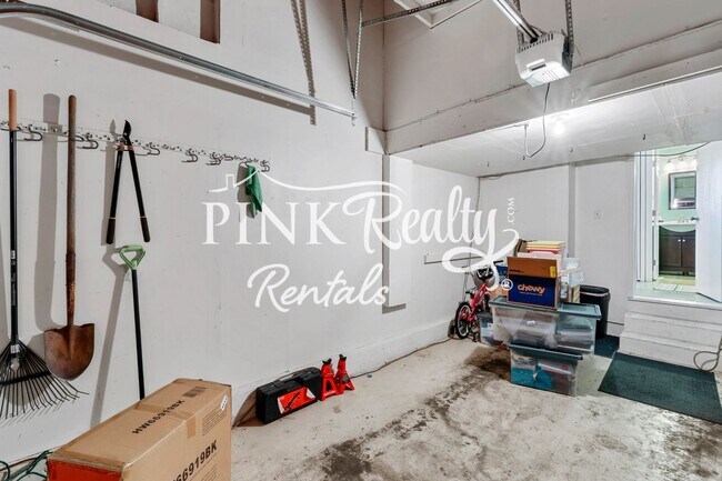 Building Photo - 3395 Beechwood Ct