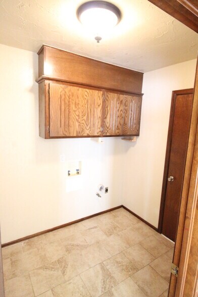 Building Photo - 1136 W Johnathan Way