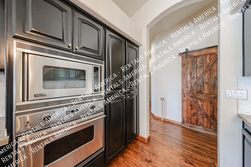 Building Photo - 3525 E Equestrian Trail