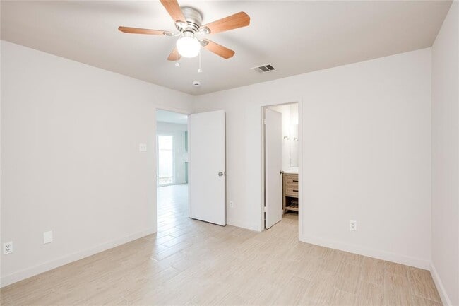 Building Photo - 8110 Willet Trail
