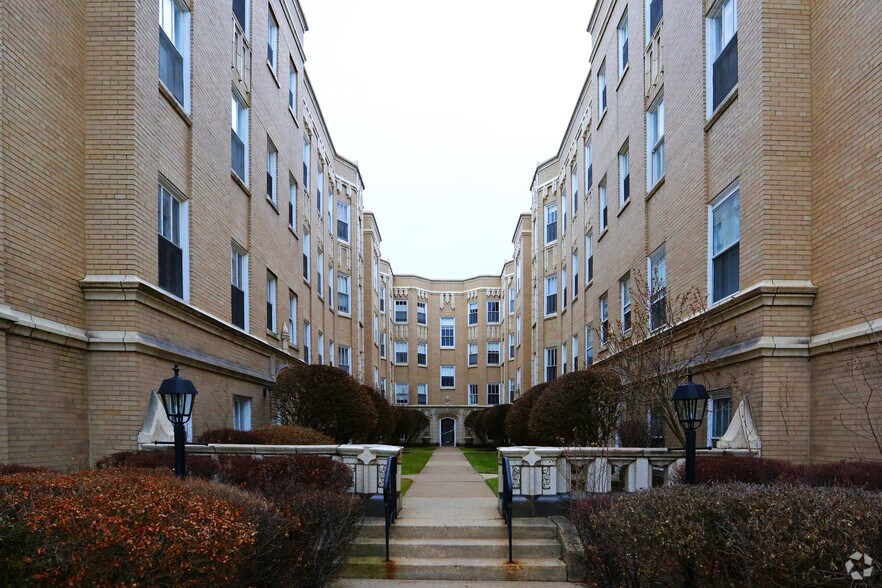 Building Photo - 910-16 Judson