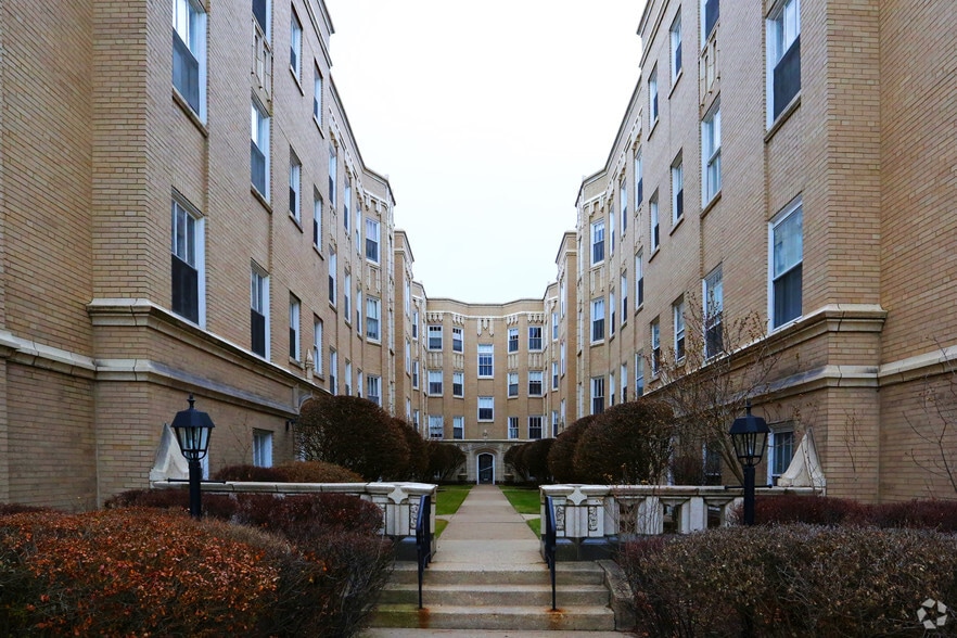 Building Photo - 910 Judson