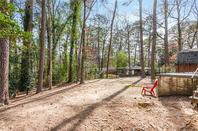 Building Photo - 2542 Warwick Cir NE