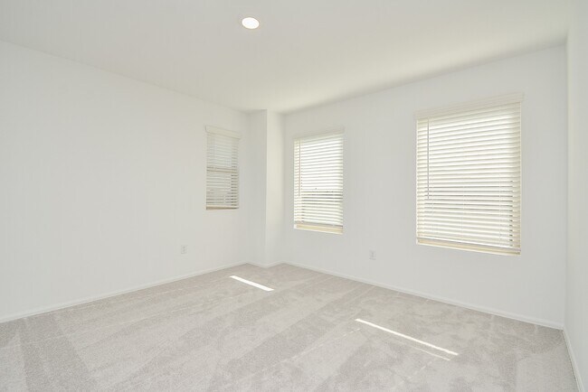 Building Photo - 26811 Urraca Dr