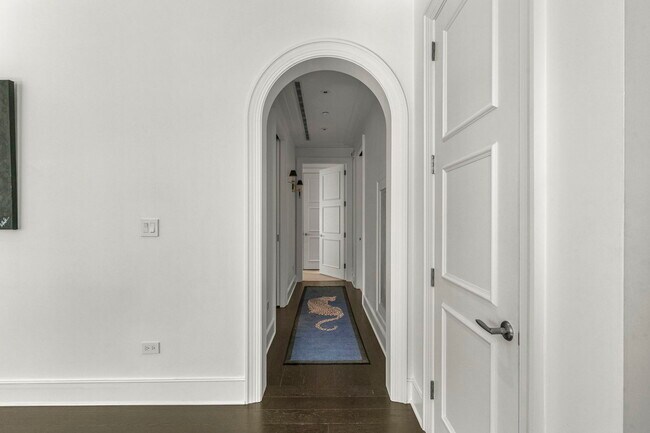 Building Photo - 118 E Erie St