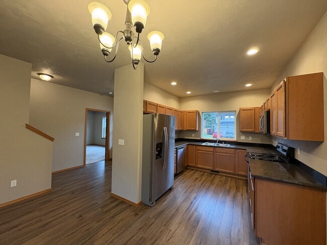 Building Photo - 348 Watercress St