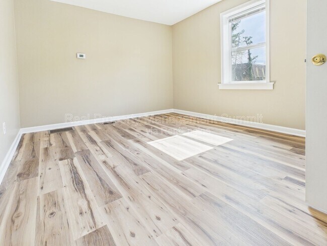 Building Photo - 2501 N Augusta St