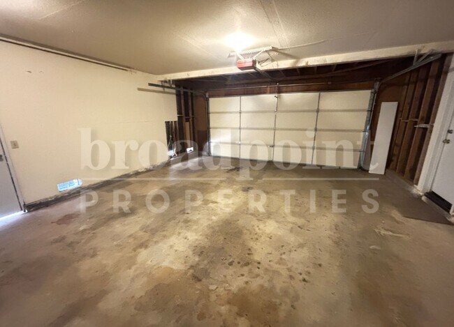 Building Photo - 2148 Skyview Glen