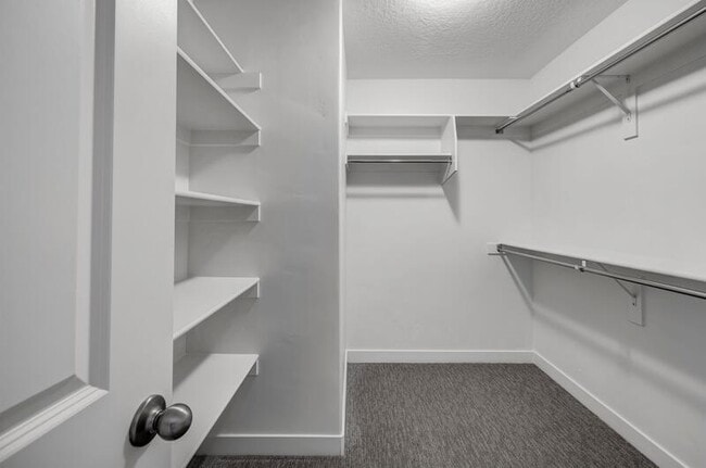 Building Photo - 803 N Hilltop Dr