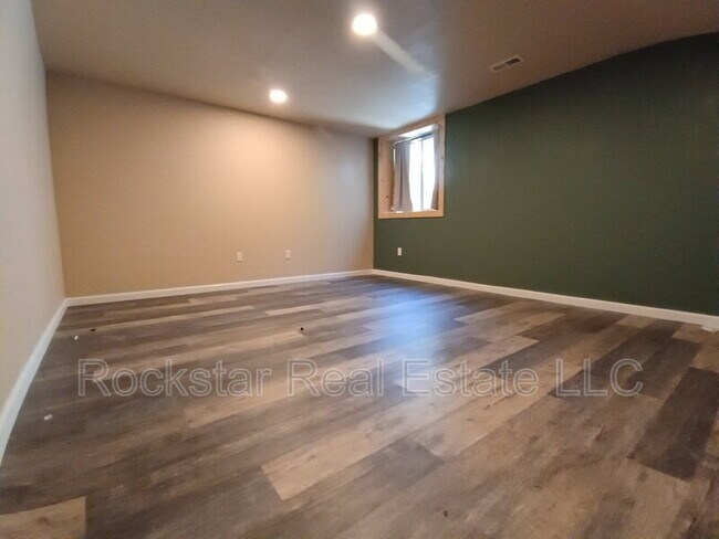 Building Photo - 6720 S Moran View St