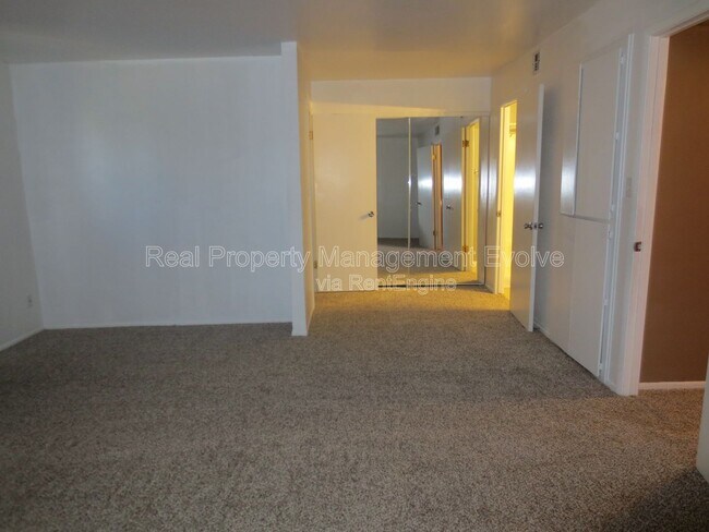 Building Photo - 4808 S Juniper St