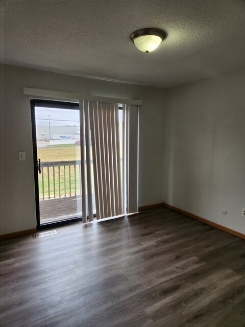 Building Photo - 4 Bonne Terre Ct