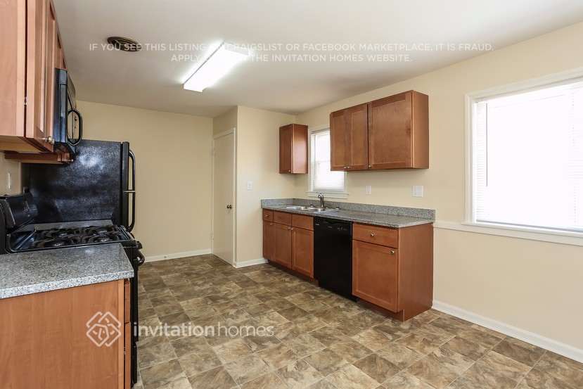 Building Photo - 9024 S Albany Ave