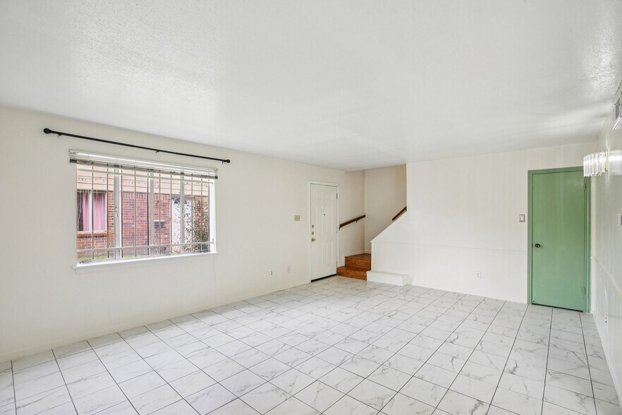 Building Photo - 8379 La Roche Ln