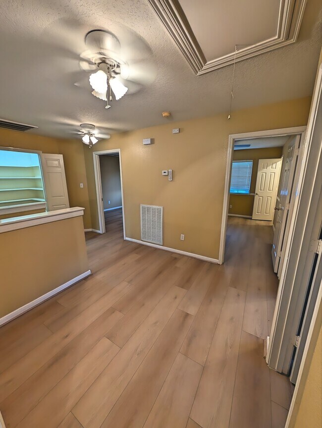 Building Photo - 18927 Hikers Trail Dr