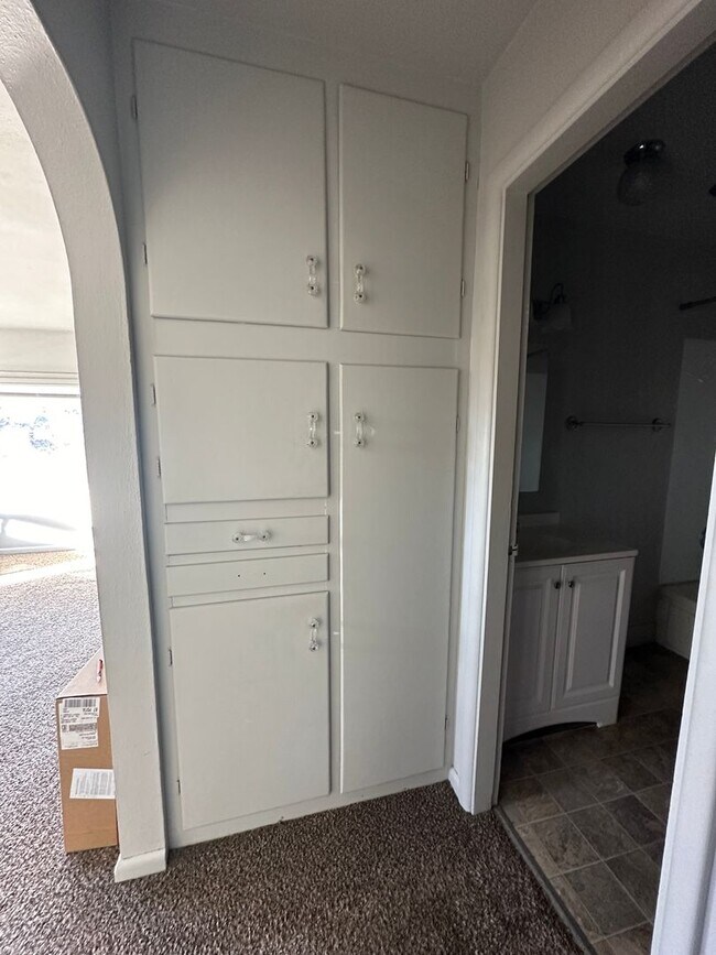 Building Photo - 2 bedroom 1 bath single family home