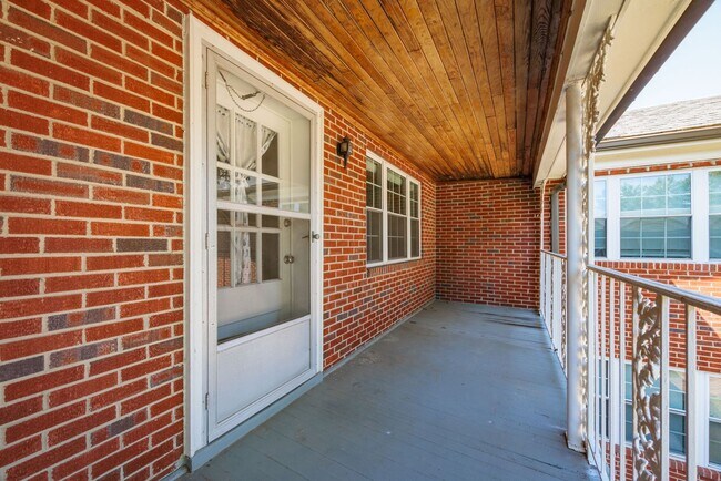 Building Photo - 4050 Forest Hill Ave