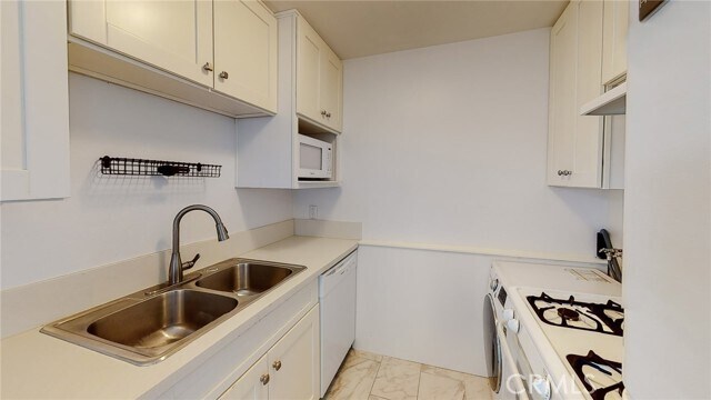 Building Photo - 12157 Moorpark St