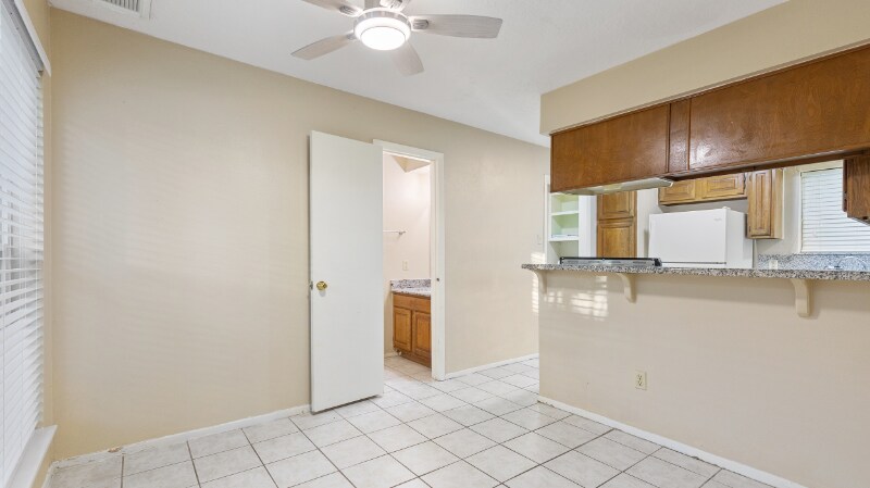 Building Photo - 10810 Sugar Hill Dr