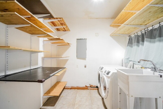 Building Photo - 5062 SW Freeman Ct