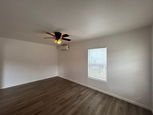 Building Photo - Charming 4 Bed, 3 Bath Home + Bonus 1 Bed/1 Bath Casita!