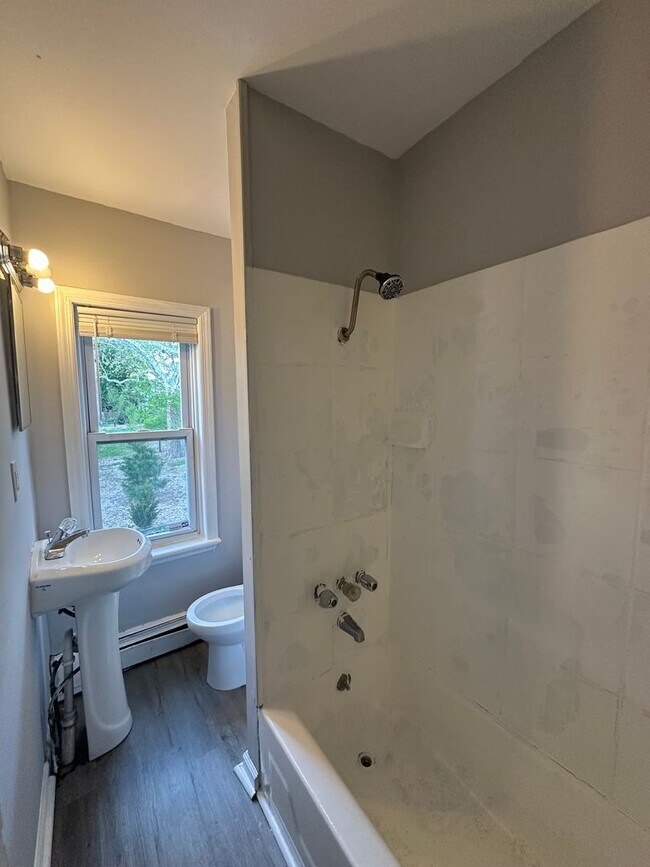 Building Photo - 35 N 10th St