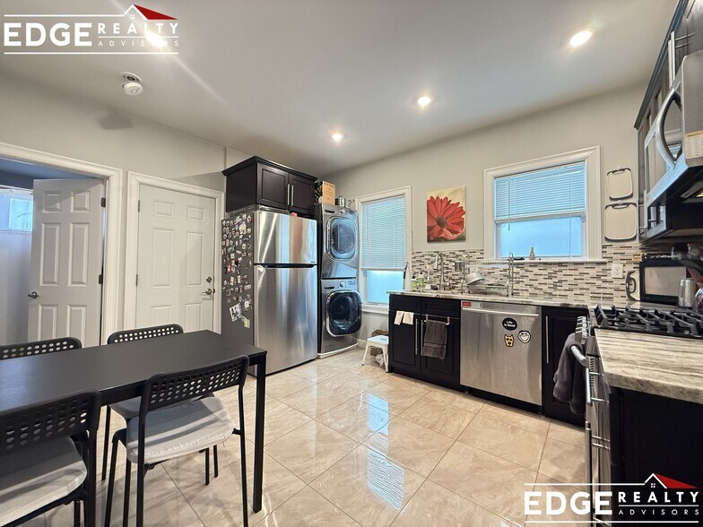 Building Photo - 68 Newbury St