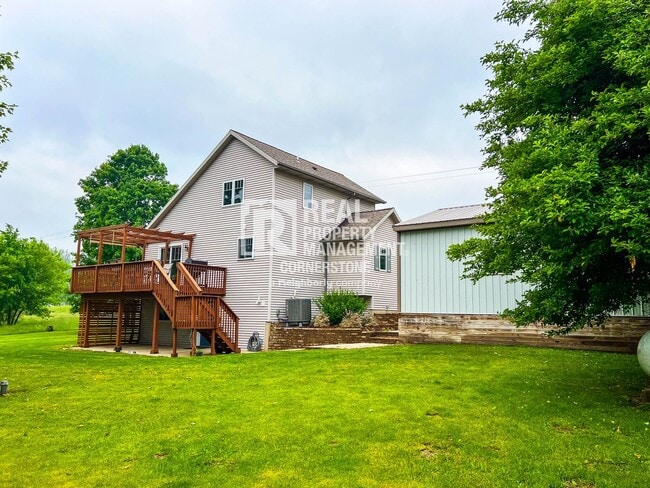 Building Photo - Spacious Country Home with Huge Yard and A...