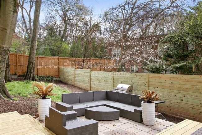 Building Photo - 939 Euclid Ave NE