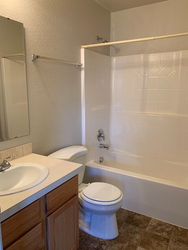Building Photo - Adorable 3 bed 2 bath home in a quite Cald...