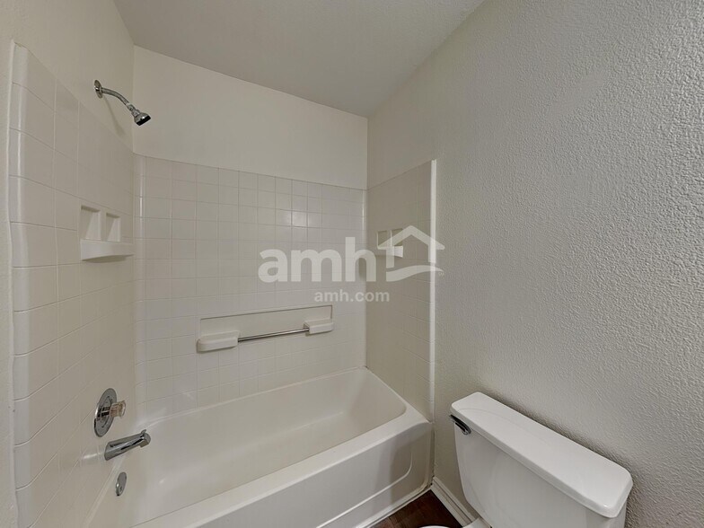 Building Photo - 602 Jessica Pl