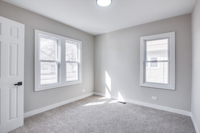 Building Photo - 1520 N Prairie Ave