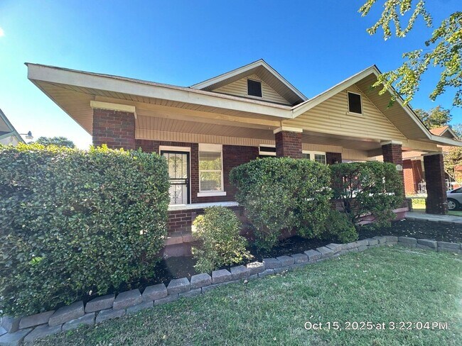 Primary Photo - 4 Bedroom Home Now Available in the Midtow...