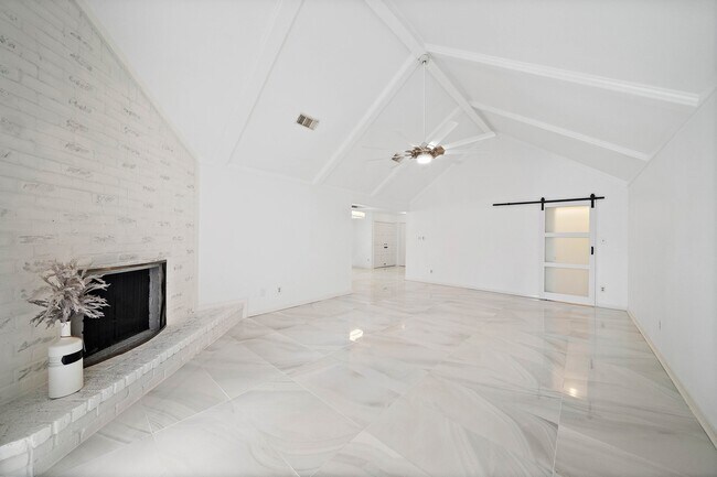 Building Photo - 2615 Yorktown Ln