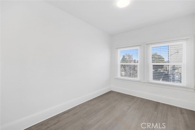 Building Photo - 550 N Kenmore Ave